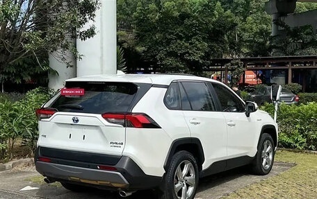 Toyota RAV4, 2021 год, 2 620 000 рублей, 6 фотография