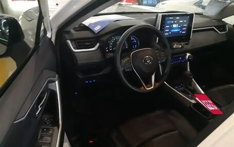 Toyota RAV4, 2021 год, 2 620 000 рублей, 13 фотография