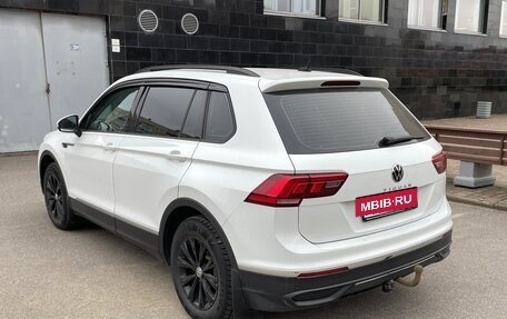 Volkswagen Tiguan II, 2021 год, 2 750 000 рублей, 2 фотография