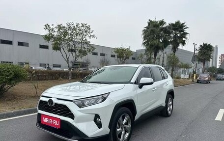Toyota RAV4, 2021 год, 2 200 000 рублей, 1 фотография