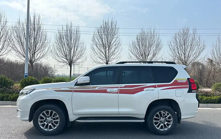 Toyota Land Cruiser Prado 150 рестайлинг 2, 2020 год, 5 300 000 рублей, 4 фотография