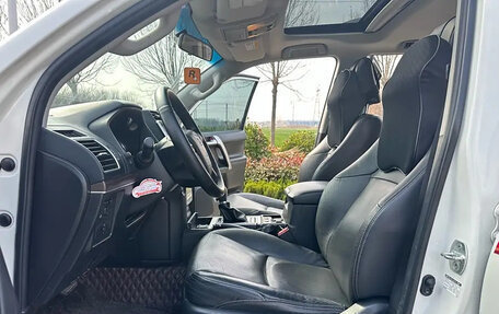 Toyota Land Cruiser Prado 150 рестайлинг 2, 2020 год, 5 300 000 рублей, 8 фотография