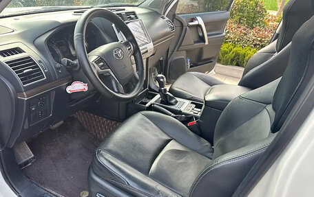 Toyota Land Cruiser Prado 150 рестайлинг 2, 2020 год, 5 300 000 рублей, 9 фотография
