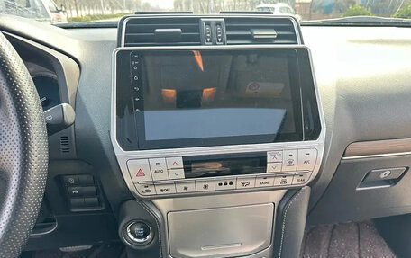 Toyota Land Cruiser Prado 150 рестайлинг 2, 2020 год, 5 300 000 рублей, 13 фотография