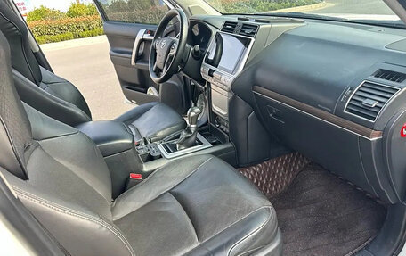 Toyota Land Cruiser Prado 150 рестайлинг 2, 2020 год, 5 300 000 рублей, 14 фотография
