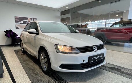 Volkswagen Jetta VI, 2013 год, 750 000 рублей, 3 фотография