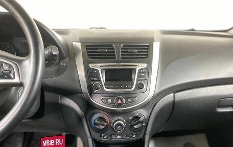 Hyundai Solaris II рестайлинг, 2015 год, 995 000 рублей, 16 фотография