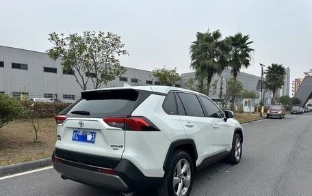 Toyota RAV4, 2021 год, 2 200 000 рублей, 4 фотография