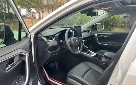 Toyota RAV4, 2021 год, 2 200 000 рублей, 6 фотография