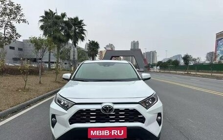 Toyota RAV4, 2021 год, 2 200 000 рублей, 2 фотография