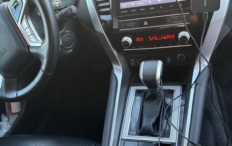 Mitsubishi Pajero Sport III рестайлинг, 2022 год, 4 800 000 рублей, 10 фотография