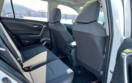 Toyota RAV4, 2021 год, 2 623 000 рублей, 9 фотография