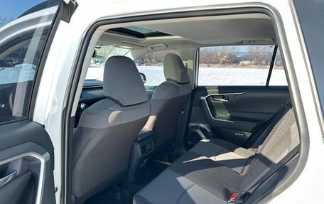 Toyota RAV4, 2021 год, 2 623 000 рублей, 10 фотография