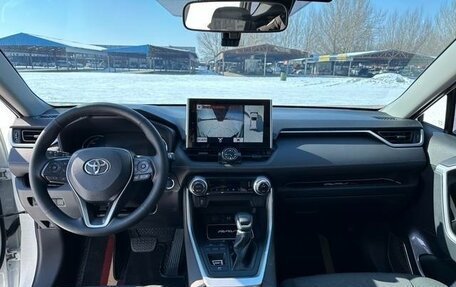 Toyota RAV4, 2021 год, 2 623 000 рублей, 8 фотография