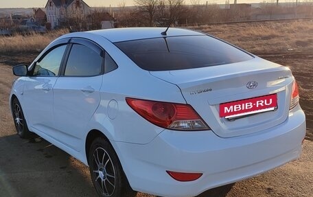 Hyundai Solaris II рестайлинг, 2012 год, 950 000 рублей, 3 фотография