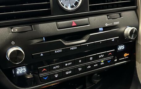 Lexus RX IV рестайлинг, 2017 год, 3 590 990 рублей, 8 фотография