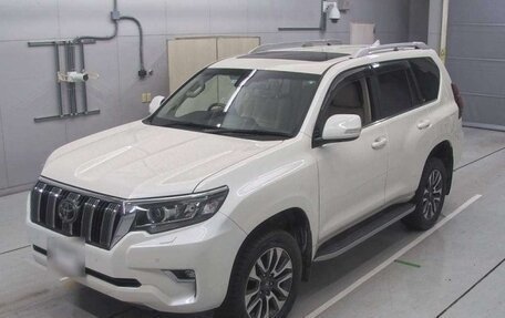 Toyota Land Cruiser Prado 150 рестайлинг 2, 2022 год, 4 200 444 рублей, 2 фотография