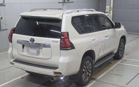 Toyota Land Cruiser Prado 150 рестайлинг 2, 2022 год, 4 200 444 рублей, 3 фотография