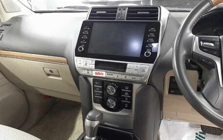 Toyota Land Cruiser Prado 150 рестайлинг 2, 2022 год, 4 200 444 рублей, 10 фотография