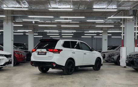 Mitsubishi Outlander III рестайлинг 3, 2022 год, 3 290 000 рублей, 10 фотография