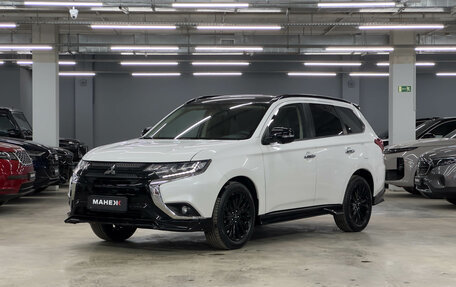 Mitsubishi Outlander III рестайлинг 3, 2022 год, 3 290 000 рублей, 3 фотография