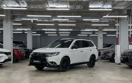 Mitsubishi Outlander III рестайлинг 3, 2022 год, 3 290 000 рублей, 8 фотография