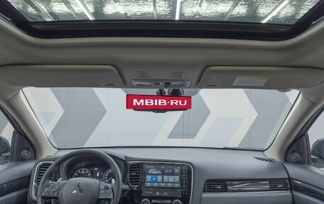 Mitsubishi Outlander III рестайлинг 3, 2022 год, 3 290 000 рублей, 11 фотография