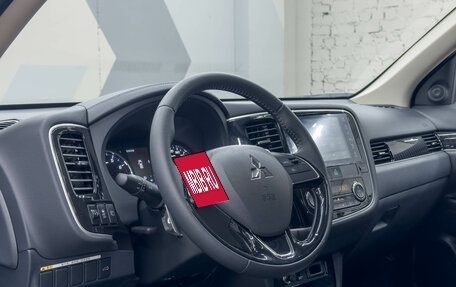 Mitsubishi Outlander III рестайлинг 3, 2022 год, 3 290 000 рублей, 15 фотография