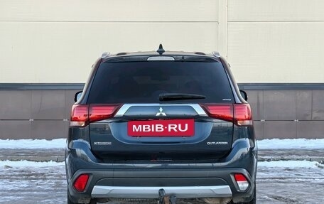 Mitsubishi Outlander III рестайлинг 3, 2018 год, 2 100 000 рублей, 6 фотография