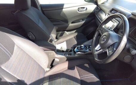 Nissan Leaf II, 2018 год, 1 350 000 рублей, 18 фотография