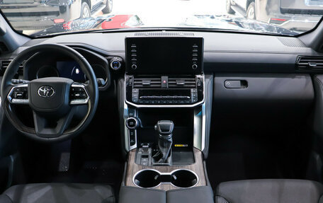Toyota Land Cruiser, 2024 год, 17 700 000 рублей, 8 фотография