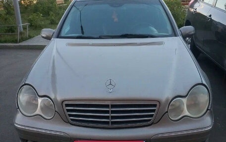 Mercedes-Benz C-Класс, 2005 год, 900 000 рублей, 1 фотография