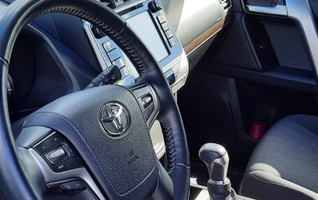 Toyota Land Cruiser Prado 150 рестайлинг 2, 2020 год, 6 200 000 рублей, 4 фотография