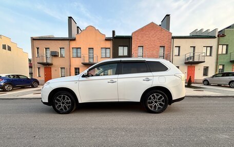 Mitsubishi Outlander III рестайлинг 3, 2014 год, 2 100 000 рублей, 3 фотография