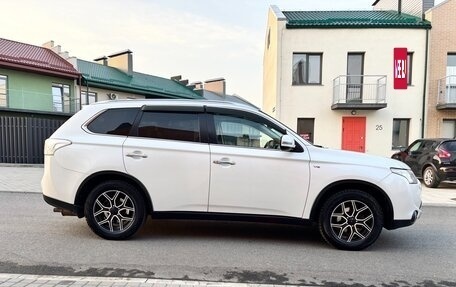 Mitsubishi Outlander III рестайлинг 3, 2014 год, 2 100 000 рублей, 9 фотография