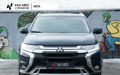 Mitsubishi Outlander III рестайлинг 3, 2021 год, 2 400 000 рублей, 4 фотография