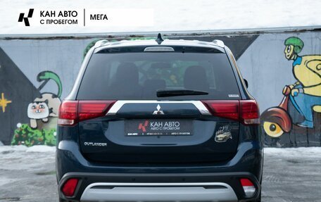 Mitsubishi Outlander III рестайлинг 3, 2021 год, 2 400 000 рублей, 6 фотография