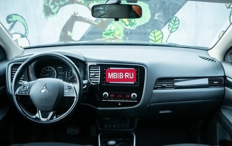 Mitsubishi Outlander III рестайлинг 3, 2021 год, 2 400 000 рублей, 10 фотография