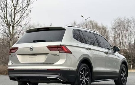 Volkswagen Tiguan II, 2020 год, 2 800 000 рублей, 4 фотография