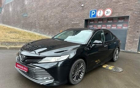 Toyota Camry, 2018 год, 2 440 000 рублей, 1 фотография