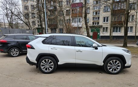 Toyota RAV4, 2021 год, 4 000 000 рублей, 6 фотография