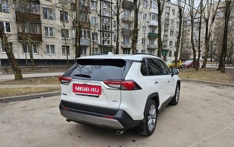 Toyota RAV4, 2021 год, 4 000 000 рублей, 11 фотография