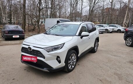 Toyota RAV4, 2021 год, 4 000 000 рублей, 16 фотография