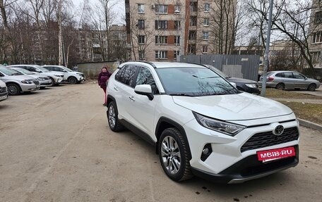 Toyota RAV4, 2021 год, 4 000 000 рублей, 8 фотография