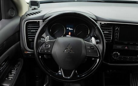 Mitsubishi Outlander III рестайлинг 3, 2016 год, 2 290 000 рублей, 15 фотография
