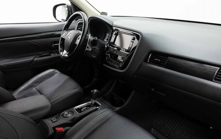 Mitsubishi Outlander III рестайлинг 3, 2016 год, 2 290 000 рублей, 12 фотография