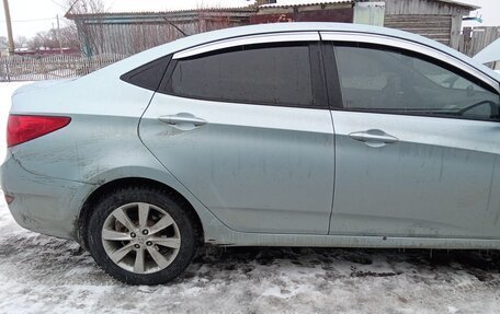 Hyundai Solaris II рестайлинг, 2011 год, 650 000 рублей, 12 фотография