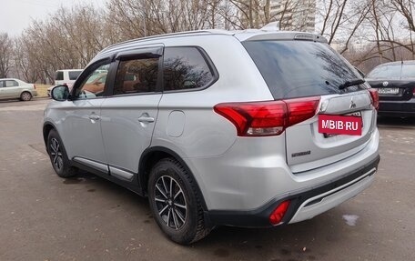 Mitsubishi Outlander III рестайлинг 3, 2019 год, 2 700 000 рублей, 2 фотография