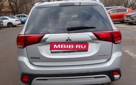 Mitsubishi Outlander III рестайлинг 3, 2019 год, 2 700 000 рублей, 6 фотография