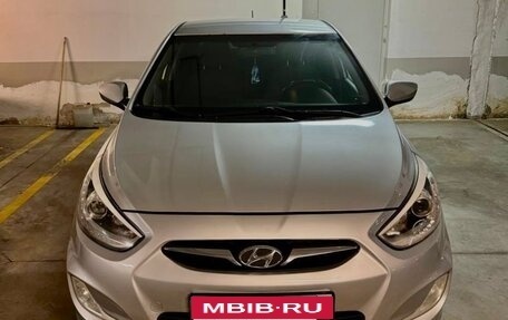 Hyundai Solaris II рестайлинг, 2013 год, 900 000 рублей, 1 фотография